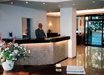 안 데어 필하모니 4* 쾰른