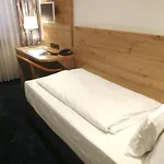 An Der Philharmonie 4*